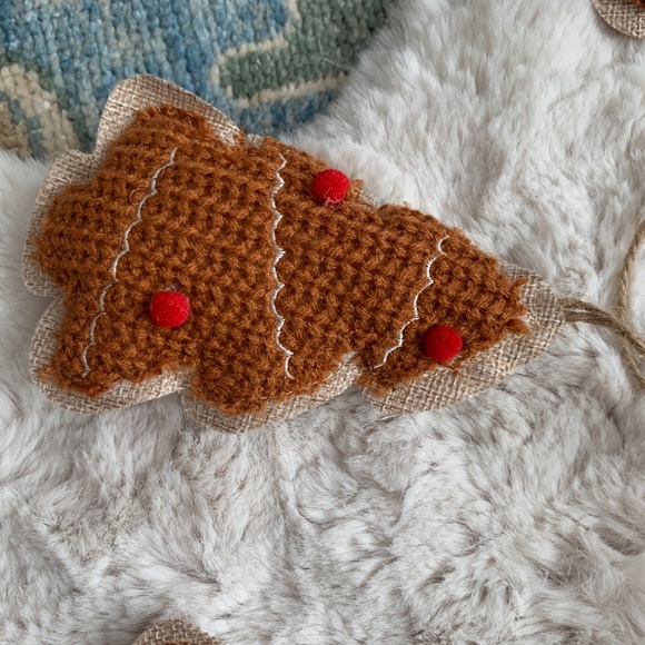 Peppermint Square Gingerbread Man Christmas Garland - Picture 3 of 14
